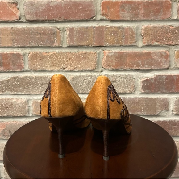 Steven by Steve Madden Brown Suede W/Black Embroidery Heels Size 8.5. - Picture 4 of 9